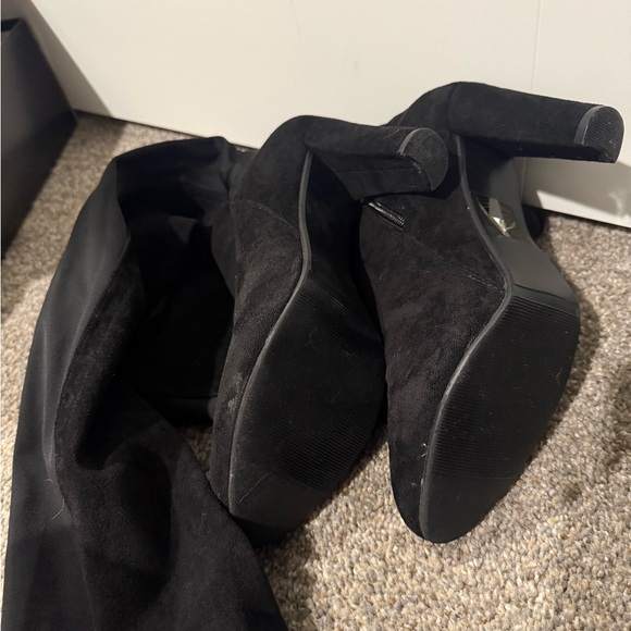 Elegant Black Knee-High Women's Boots - Picture 3 of 3